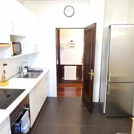 Neguri 5 Y 3 Garden Metro Y Playa *